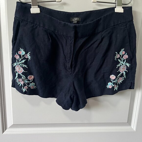 Loft Linen Navy Blue Shorts w Flower Detail Size 8 EUC - Picture 1 of 2